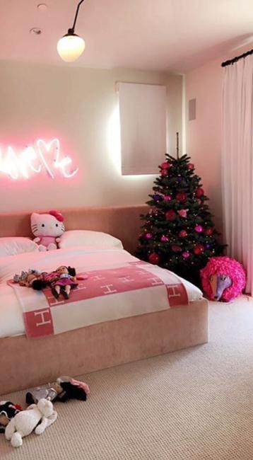 pink christmas colors bedroom decorating