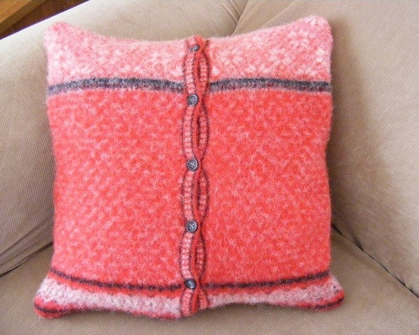 recycled crafts knitted pillow designs