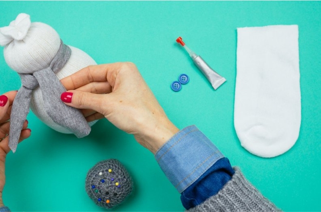 how to reuse recycle socks snowman holiday decorations