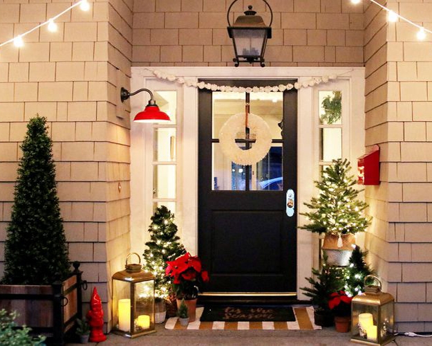 front door decorating winter holidays