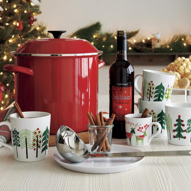 red accents classic christmas decorating ideas