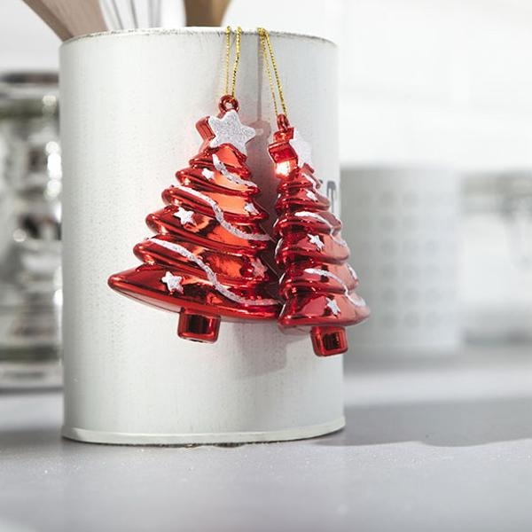 red accents classic christmas decorating ideas