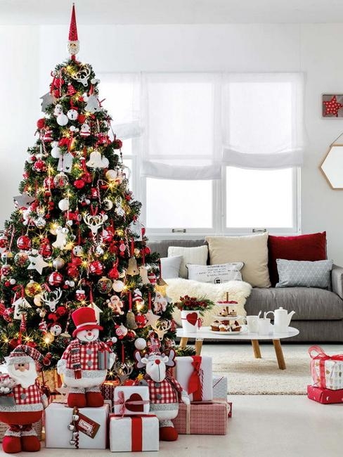 christmas tree decorating traditional ornaments