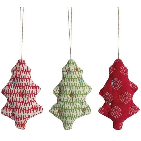 red accents classic christmas decorating ideas