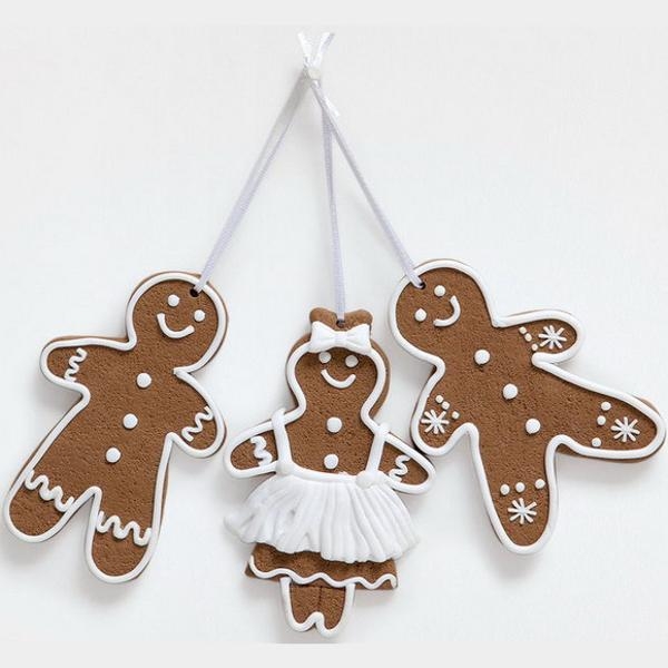 red accents classic christmas decorating ideas