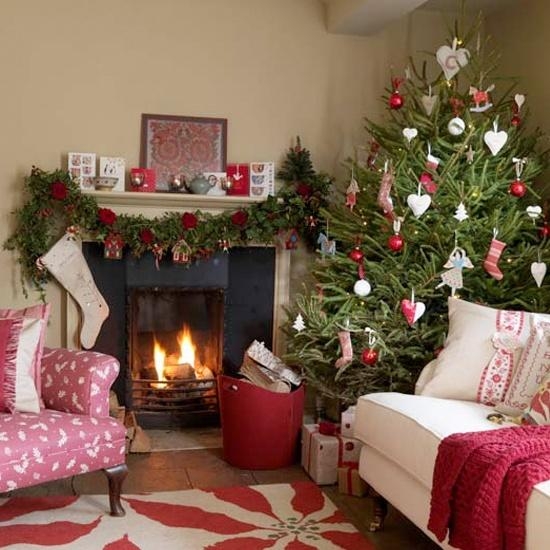 winter holiday home decorating ideas red green colors