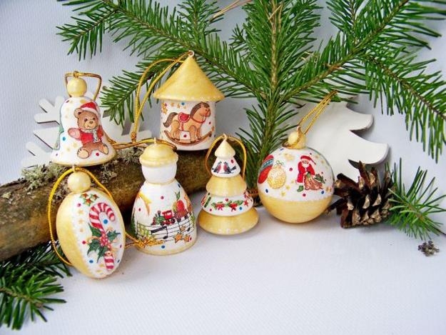 woodcraft winter holiday decorations