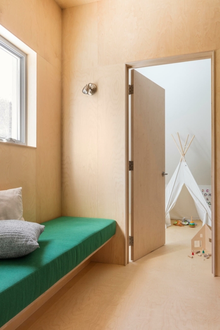 vibrant accents modern room decorating