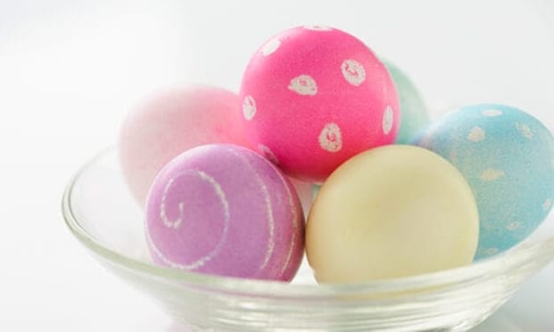 eco friendly easter ideas naturally dyed eggs