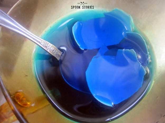 how to dye egg shell pieces