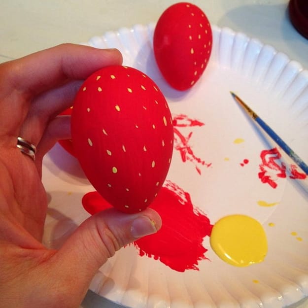 how make strawberry egg decorations