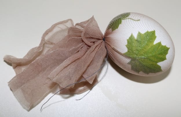 floral easter egg decoration