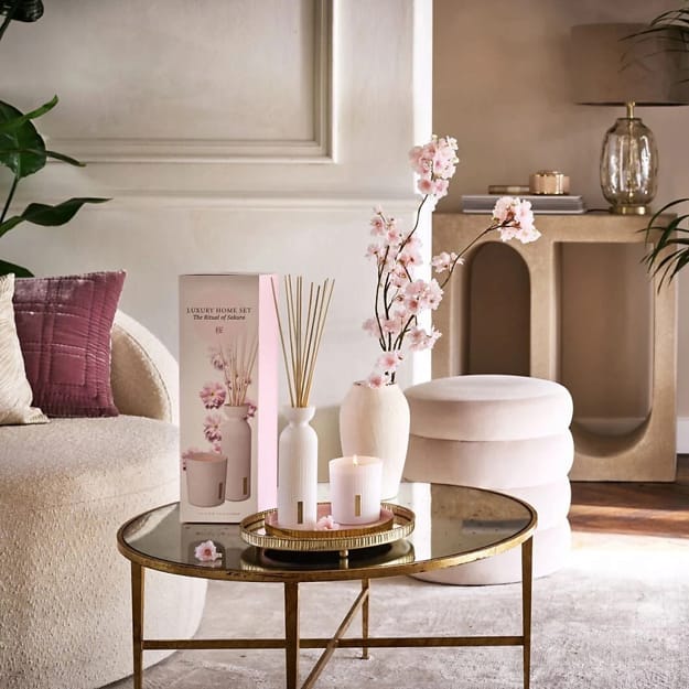 white decorating living room