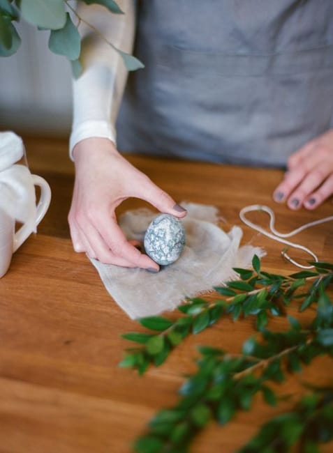 how to naturally dye egg creating leaf flower prints