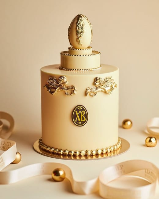 holiday cake decoration