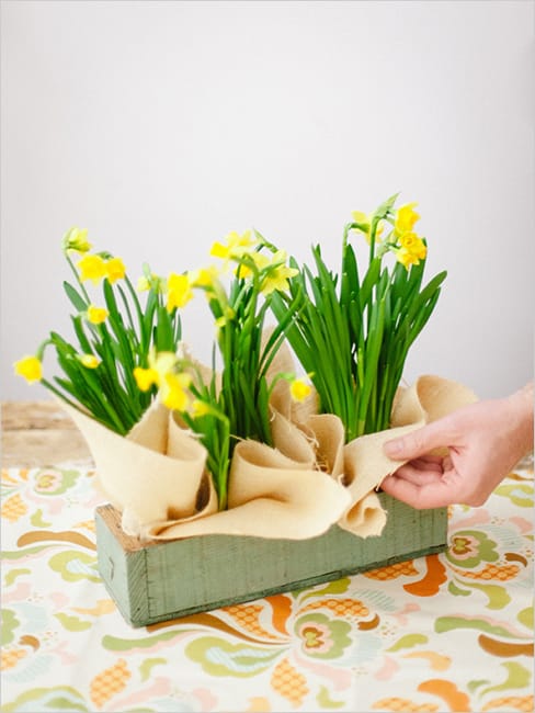 how to make spring flower arrangements holiday tables