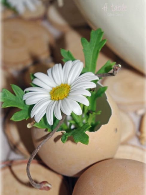 creative bright spring holiday table decorating